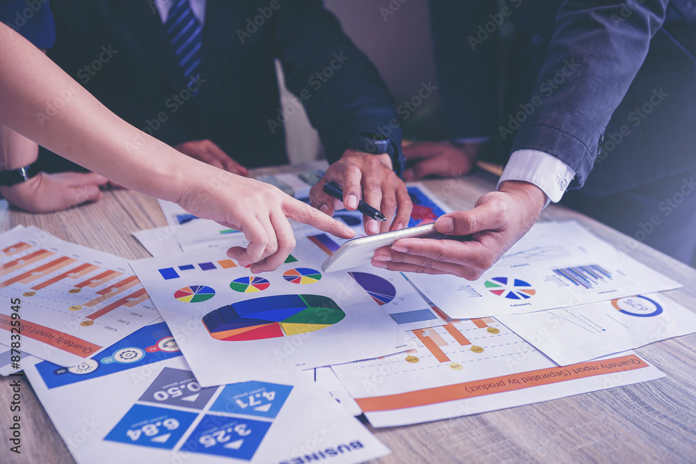 Obraz premium Business peoples using smartphone, meeting to discuss the situation on stock market, talking business plan, marketing for investment. Selected focus