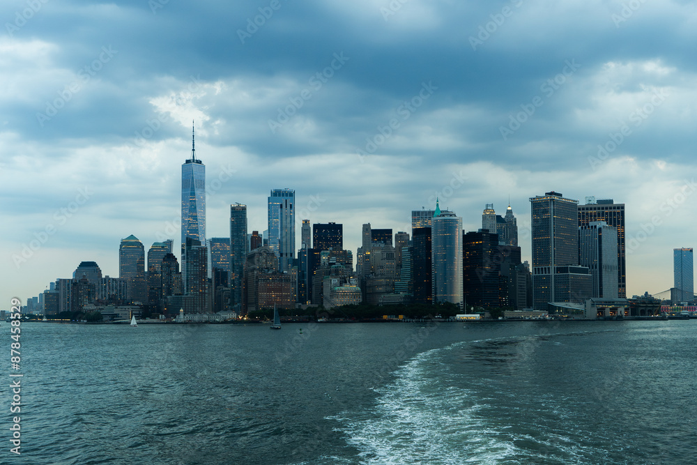 Fototapeta premium New York City panoramic view, downtown, Brooklyn bridge