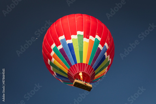 Obraz na płótnie Colorful hot air balloon flying in the air in Cappadocia, Turkey w salonie