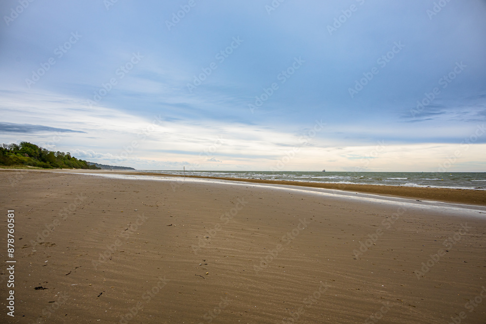 La Plage de sable de Honfleur sur l'estuaire de la Seine La Plage de sable de Honfleur sur l'estuaire de la Seine