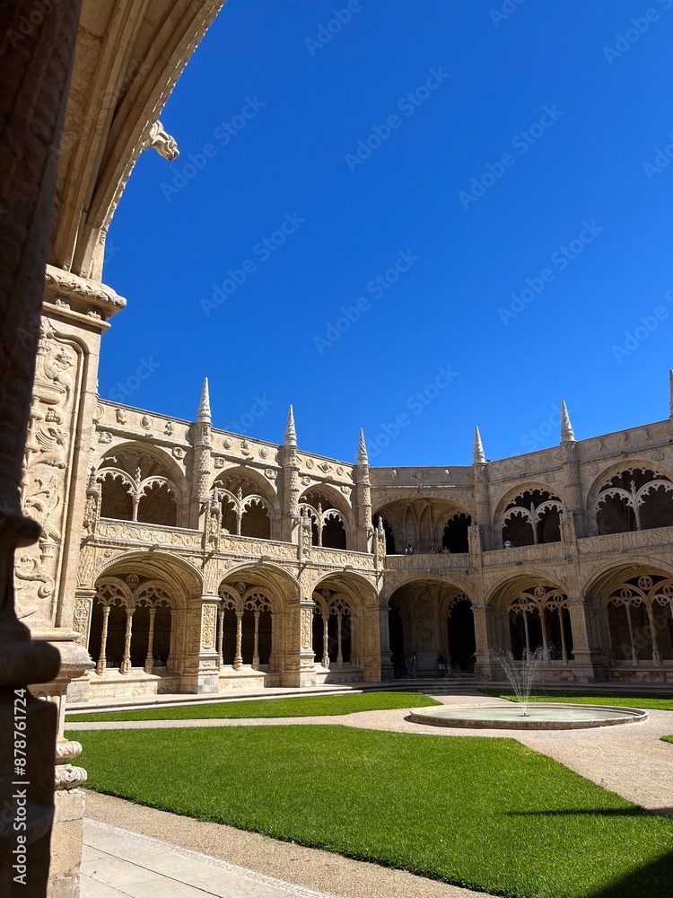 Fototapeta premium courtyard of the palace of the palace city
