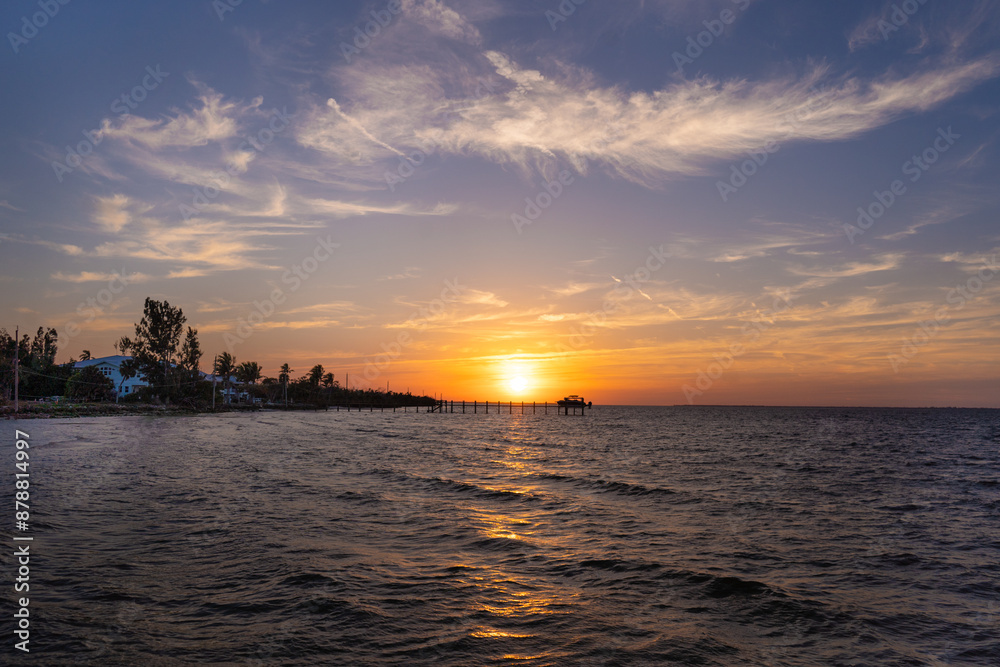 Naklejka premium sunset over the sea