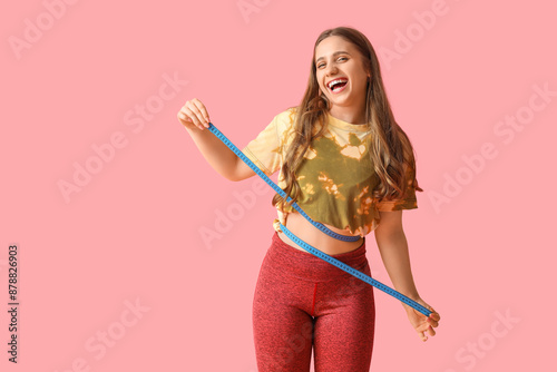 Pretty young woman in sport...