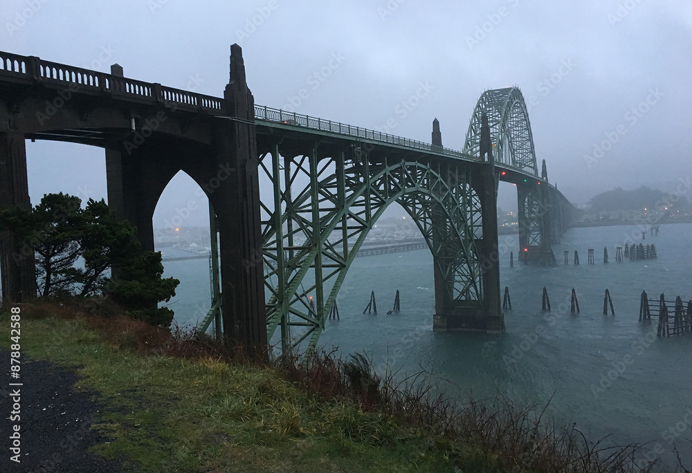 Fototapeta premium Bridge at Newport OR over Yaquina River at twilight with fog rolling in. 