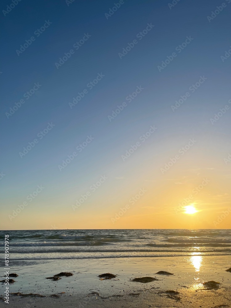 Obraz premium sunset on the beach