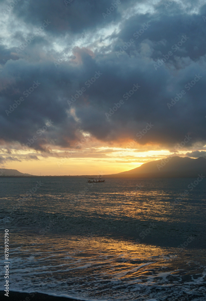 Obraz premium sunset over the sea