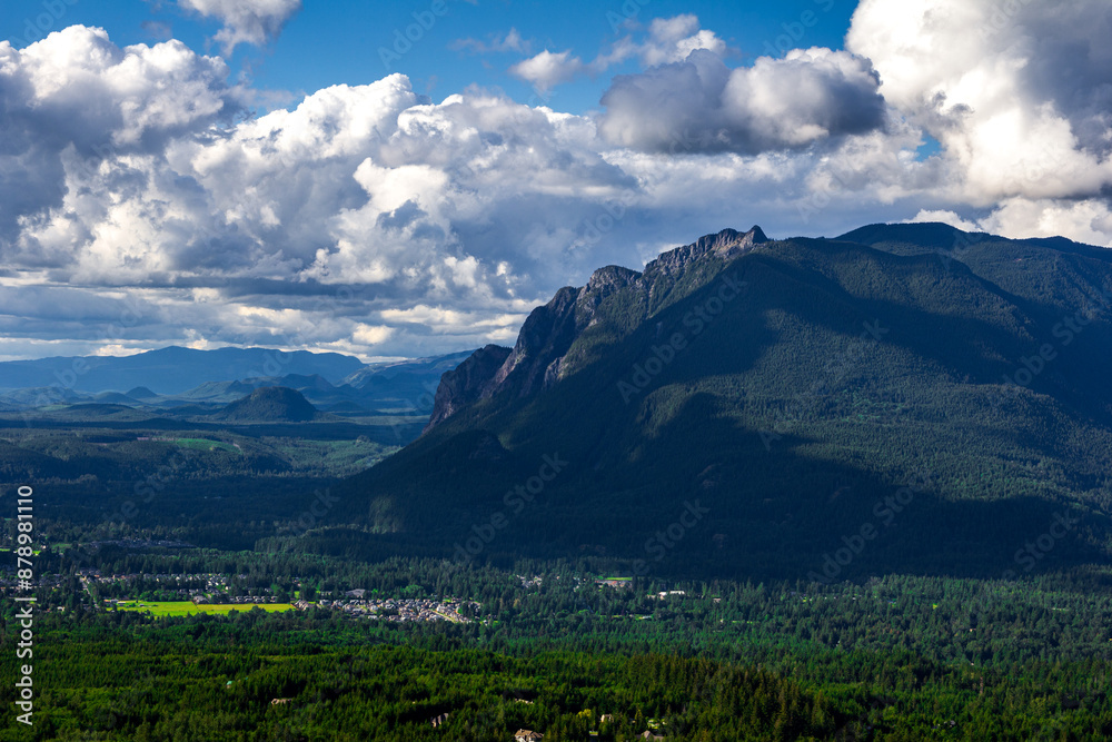 Fototapeta premium Clouds over the Mountains in Washington State