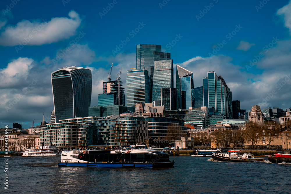 Fototapeta premium City Skyline London Bankside London Sights Tourist Spots UK Travel Skyscraper Financial Buildings City Panorama Thames River