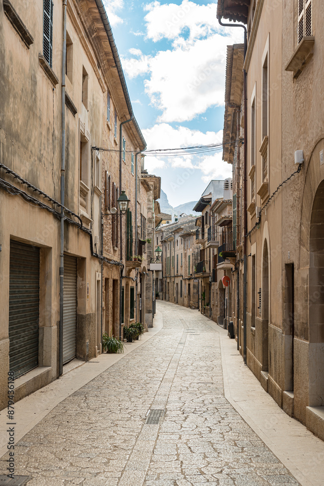 Kleine Gasse in der Altstadt von Alcudia (Mallorca) Kleine Gasse in der Altstadt von Alcudia (Mallorca)