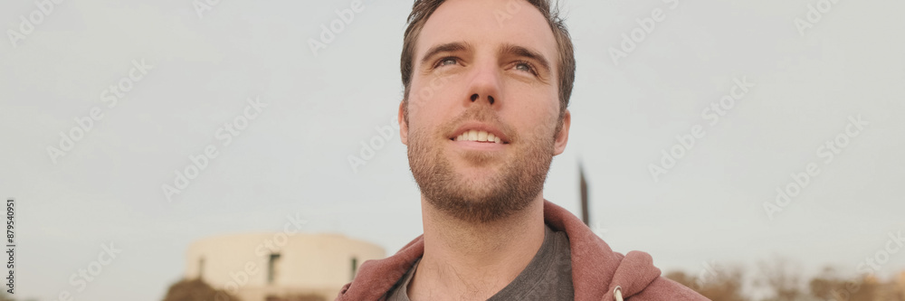 Obraz premium Young man enjoying walk on the beach, panorama