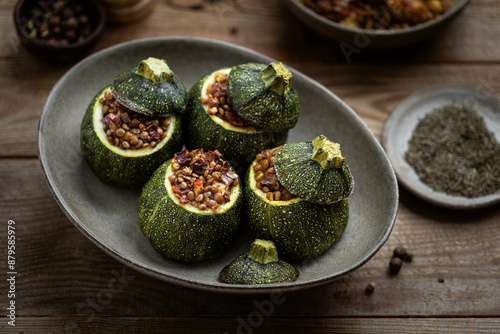 courgettes farcies végétariennes aux lentilles oignon thym et cumin