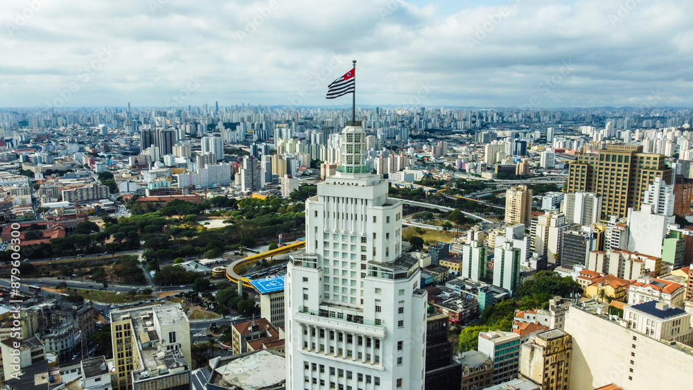 Topo do prédio do banespa altino arantes farol santander no centro da cidade de são paulo, sp, brasil