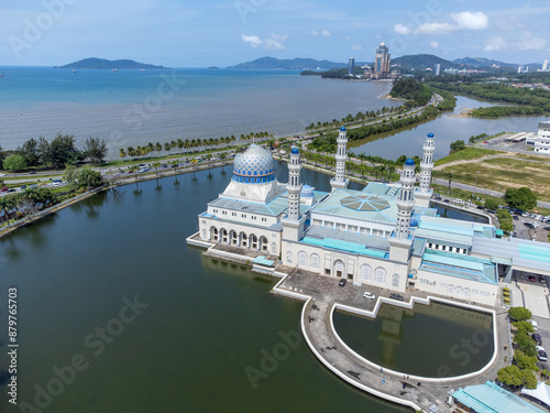 Kota Kinabalu - mosque on the water