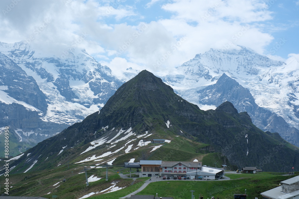 Φωτογραφία スイスアルプスの絶景トレイル。メンリヘンとグリンデルワルト
Amazing trekking area in Swiss Alps, Switzerland