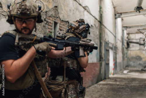 Soldiers with weapons having mission and hiding in abandoned building. © Zamrznuti tonovi