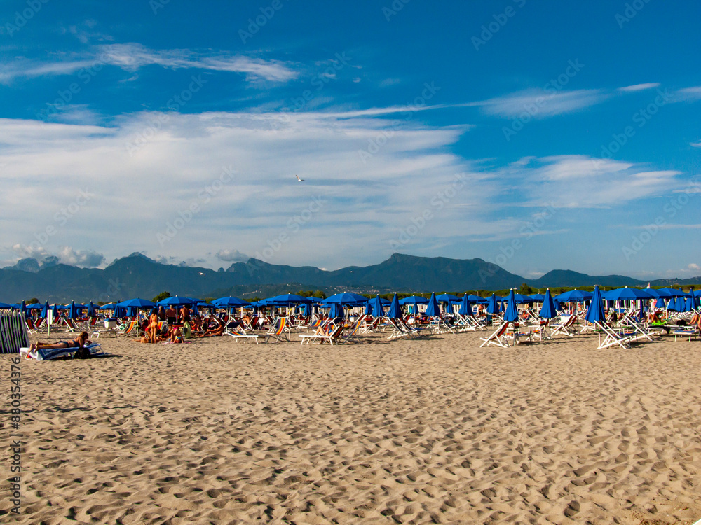 Fototapeta premium Italia, Toscana, provincia di Lucca, il mare e spiaggia di Viareggio.