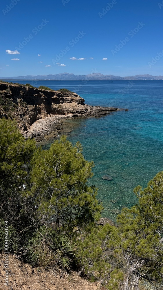 Paisaje de acantilado sobre el mar mediterráneo Paisaje de acantilado sobre el mar mediterráneo
