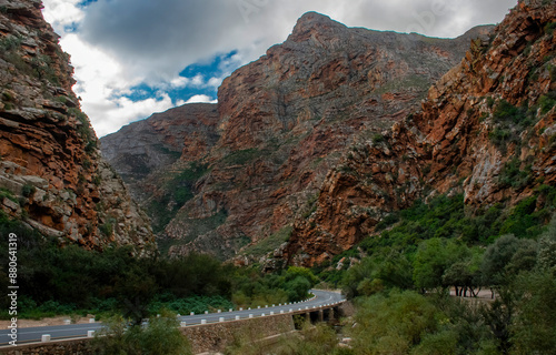 Quadro su tela The Skelm information center in Meiringspoort affords lovely vistas and access to a hidden waterfall