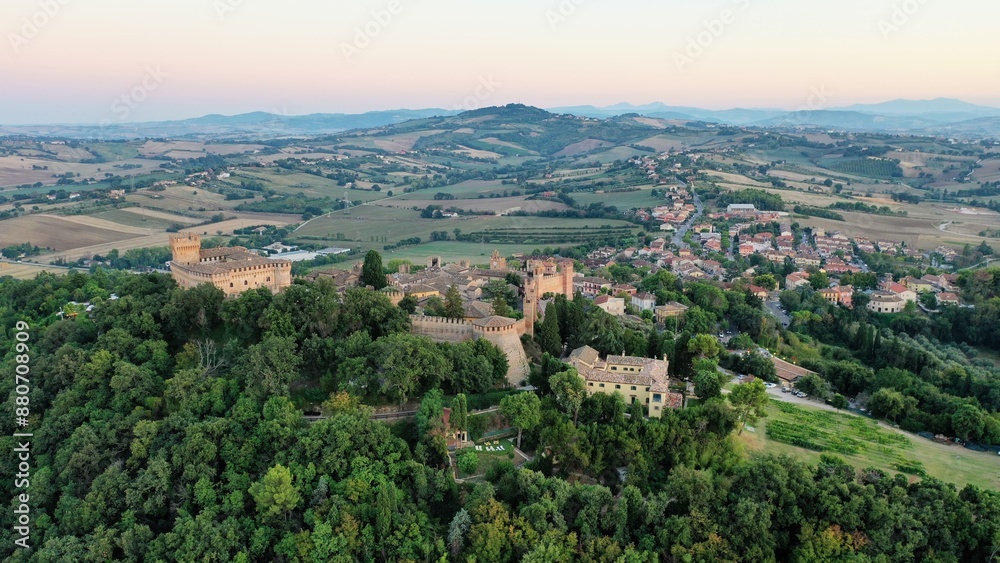 Obraz premium gradara, marche, italia, borgo, vino, natura