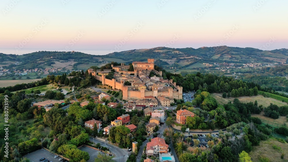 gradara, marche, italia, borgo, vino, natura gradara, marche, italia, borgo, vino, natura