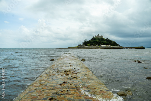 Wallpaper Mural Zwischenstop an der imposanten Felseninsel St. Michael's Mount mit der mittelalterlicher Kirche und einer wunderschönen Burg - Cornwall - Vereinigtes Königreich Torontodigital.ca