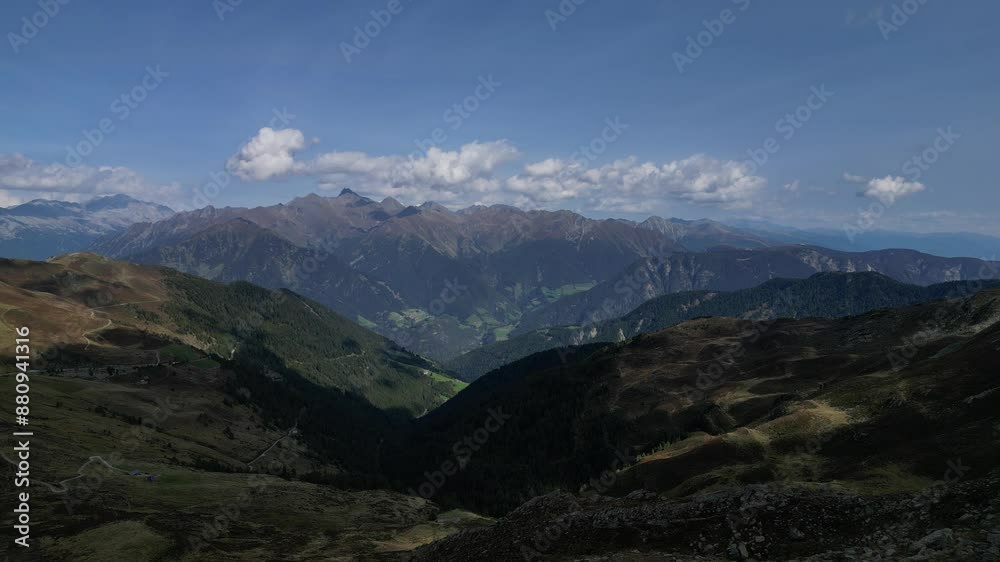 Luftaufnahme des Penser Jochs im Herbst bei Sonnenschein mit ein paar Wolken Luftaufnahme des Penser Jochs im Herbst bei Sonnenschein mit ein paar Wolken