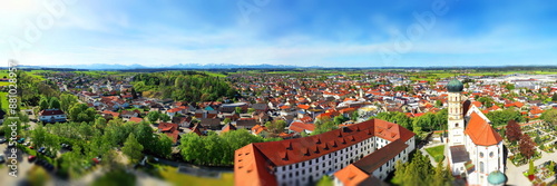 Luftbild der historischen Altstadt von Marktoberdorf mit Blick auf das Schloss und die Pfarrkirche St. Martin. Marktoberdorf, Ostallgäu, Schwaben, Bayern, Deutschland. photo