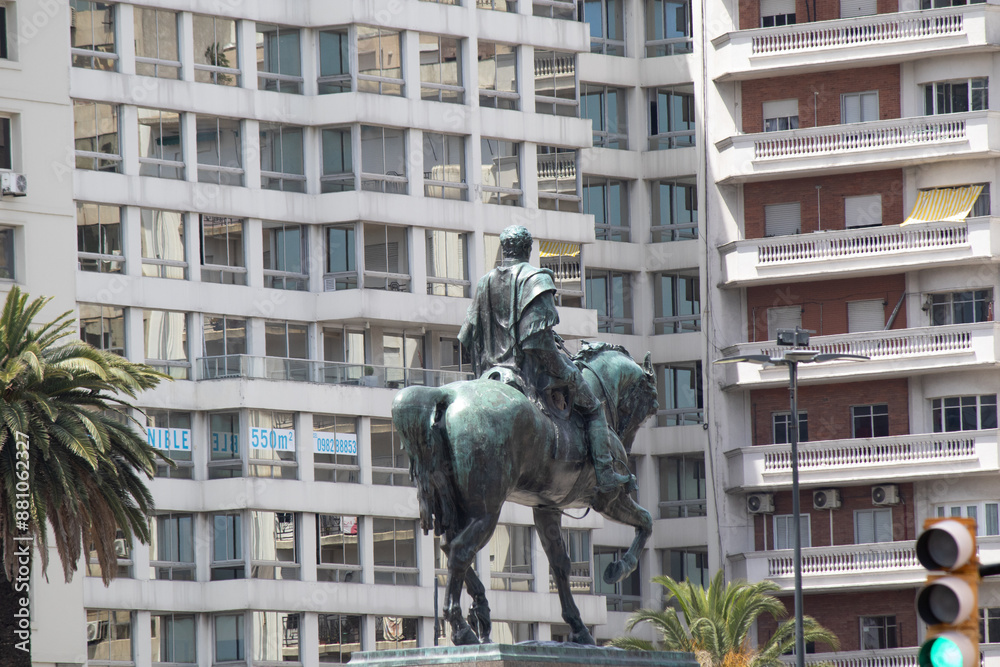 Naklejka premium statue of monarch