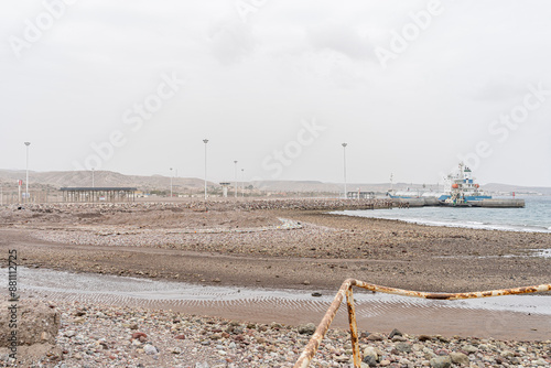 Obraz na płótnie Djibouti coastline with rusty shipwreck in Tadjourah w salonie