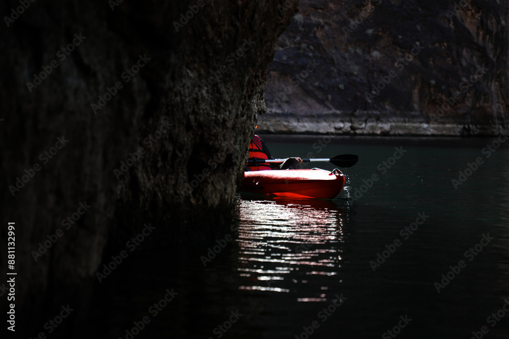 Naklejka premium kayak in canyon