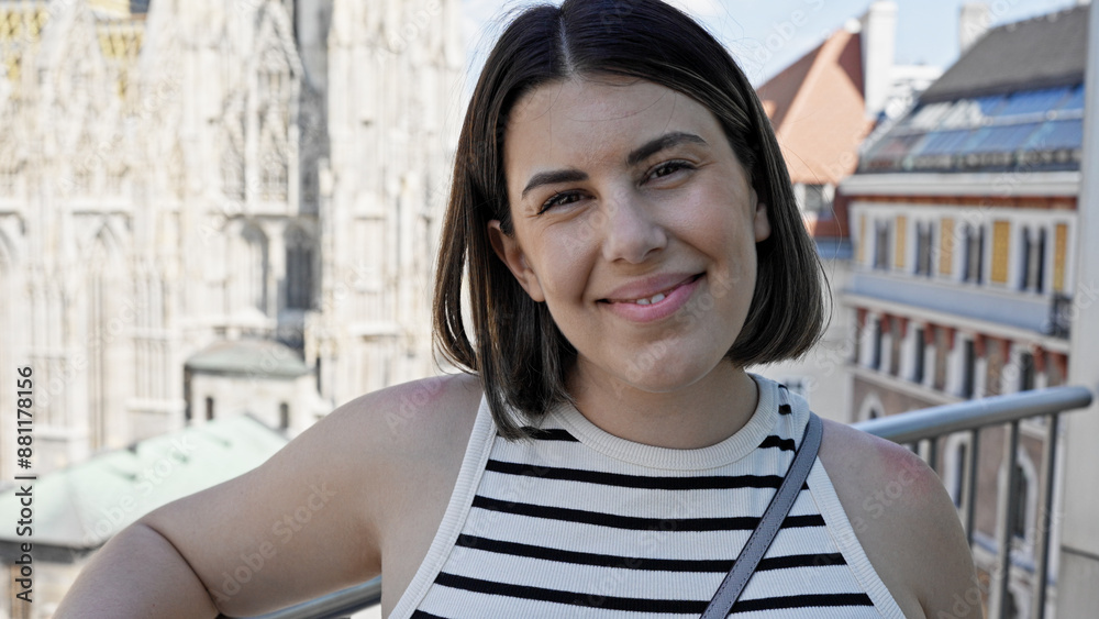 Εκτύπωση καμβά Young beautiful hispanic woman smiling confident standing at St