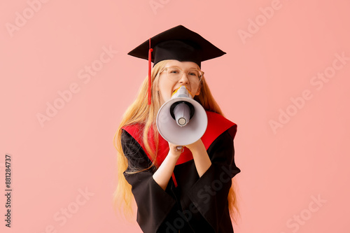Female graduating student i...