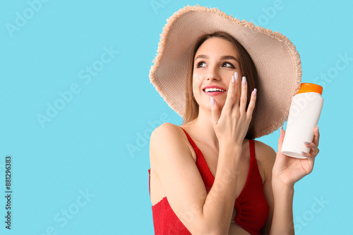 Young woman applying sunscr...