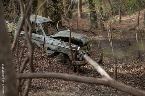 Wallpaper Mural 朽ち果てたトラック Torontodigital.ca