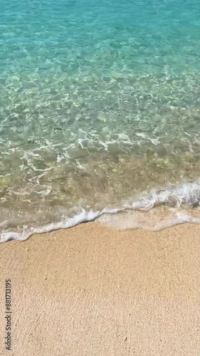 沖縄の海6_(縦型・波打ち際)