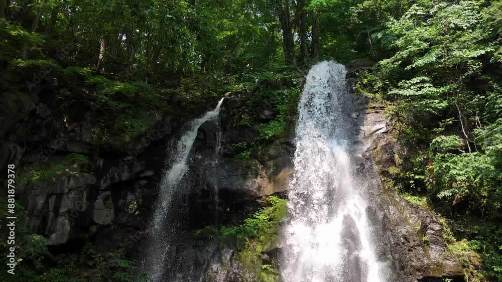 爽やかな滝 水の流れ 秋田県 爽やかな滝 水の流れ 秋田県