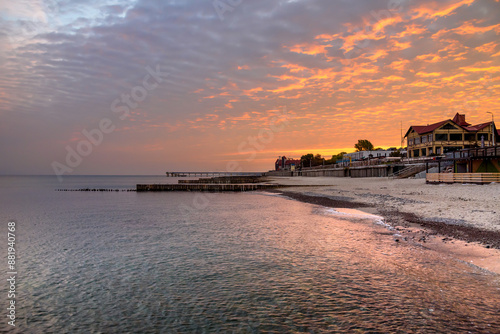Obraz na płótnie View of sand beach with wooden breakwaters on the Baltic Sea coast on sunrise in Zelenogradsk. Russia w salonie