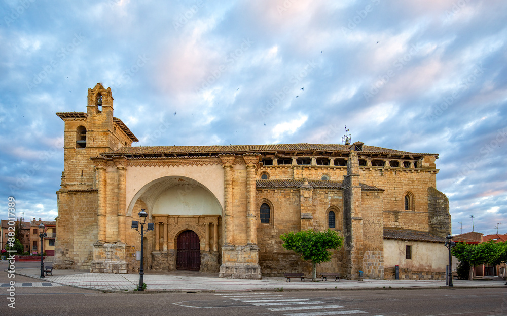 Fototapeta premium Church of San Pedro de Fromista, Palencia, Castilla y Leon, Spain, with Gothic interior and Renaissance facade and morning light