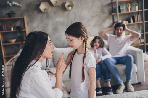 Schilderij op canvas Photo of strict serious mom dad children wear casual outfits getting bad behavio