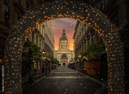 Obraz na płótnie Christmas market at Saint Stephen Basilica in Budapest, with festive lights and holiday charm, Hungary w salonie