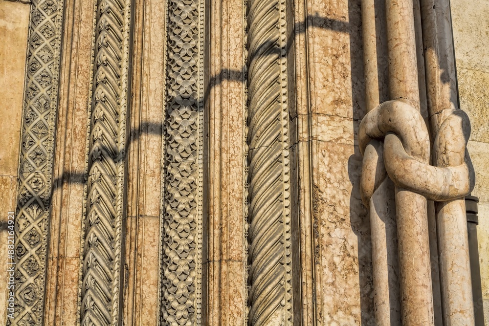 modena, italien - detail an der fassade vom dom