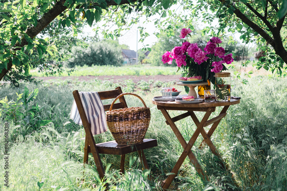 Obraz premium garden and tea party