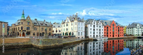 Tableau sur toile Ålesund, important fishing port on the Norwegian Sea - Norway