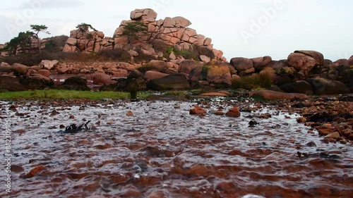 Clip vidéo sur la côte de granit rose à ¨Ploumanac'h en Bretagne . France