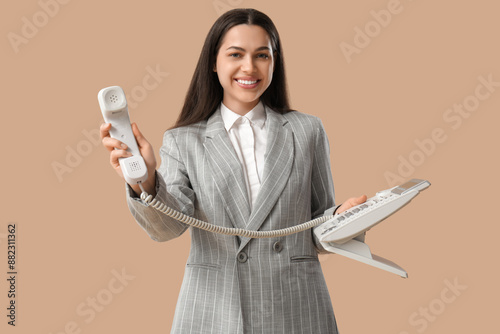 Pretty businesswoman talkin...