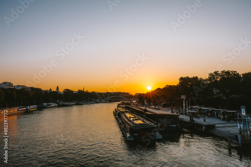 Sunrise over Seine 