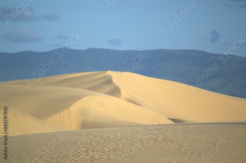 Los medanos de Coro son dunas de arena que movidas por los fuertes vientos de la peninsula toman formas muy caracteristicas.