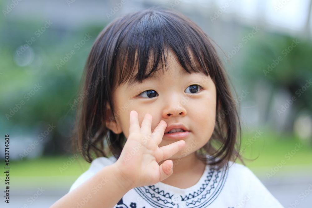 休日のお出掛けを楽しむ子供 休日のお出掛けを楽しむ子供