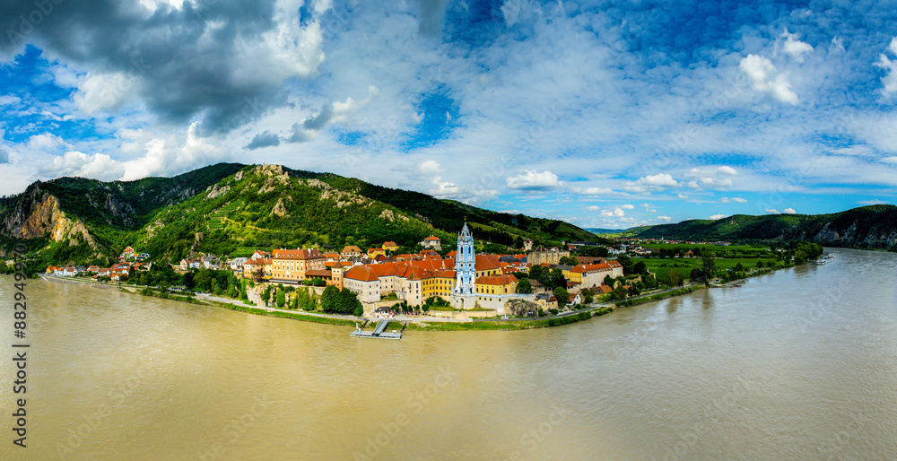 Fototapeta premium view of the lake and mountains Dürnstein Austria