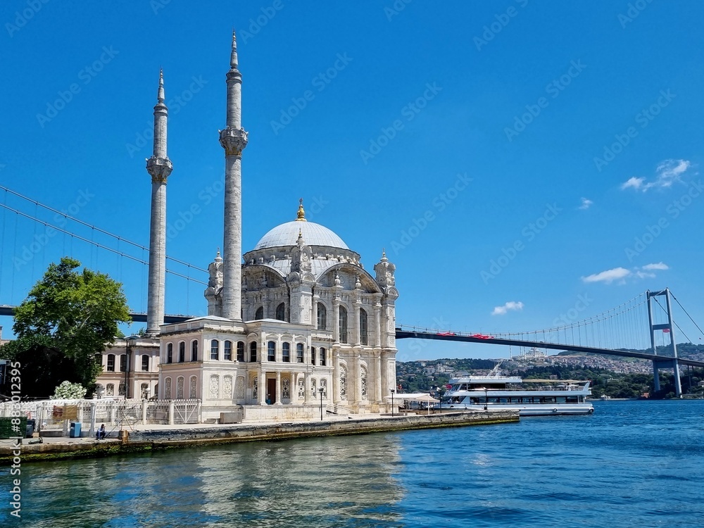 Naklejka premium mosque in bosphorus